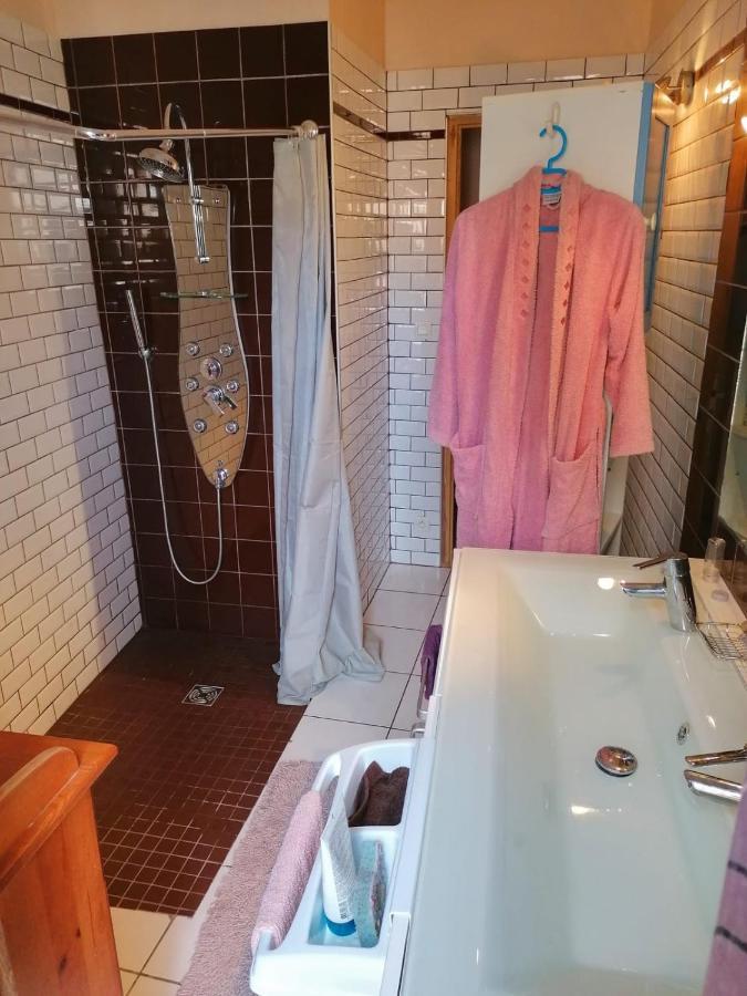 Chambre Chez L'Habitant Tourbes Exterior foto